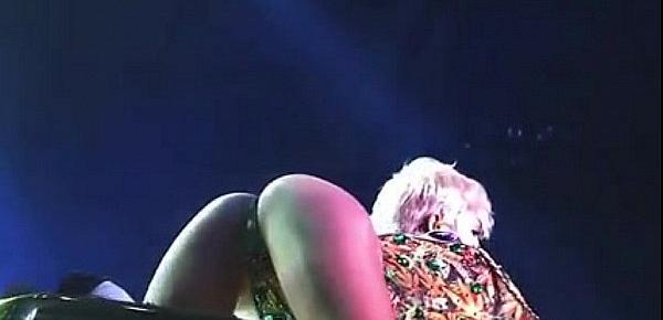  miley cyrus perfect ass show